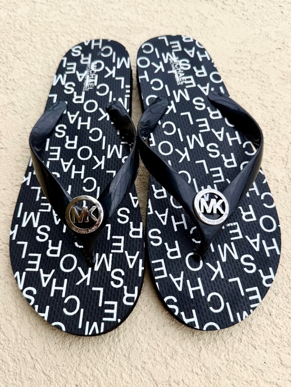 Michael Kors Graphic Logo Flip Flops, NEW Size 9